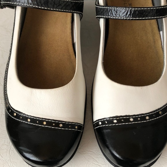 Naot Black and white Mary janes - Picture 5 of 9